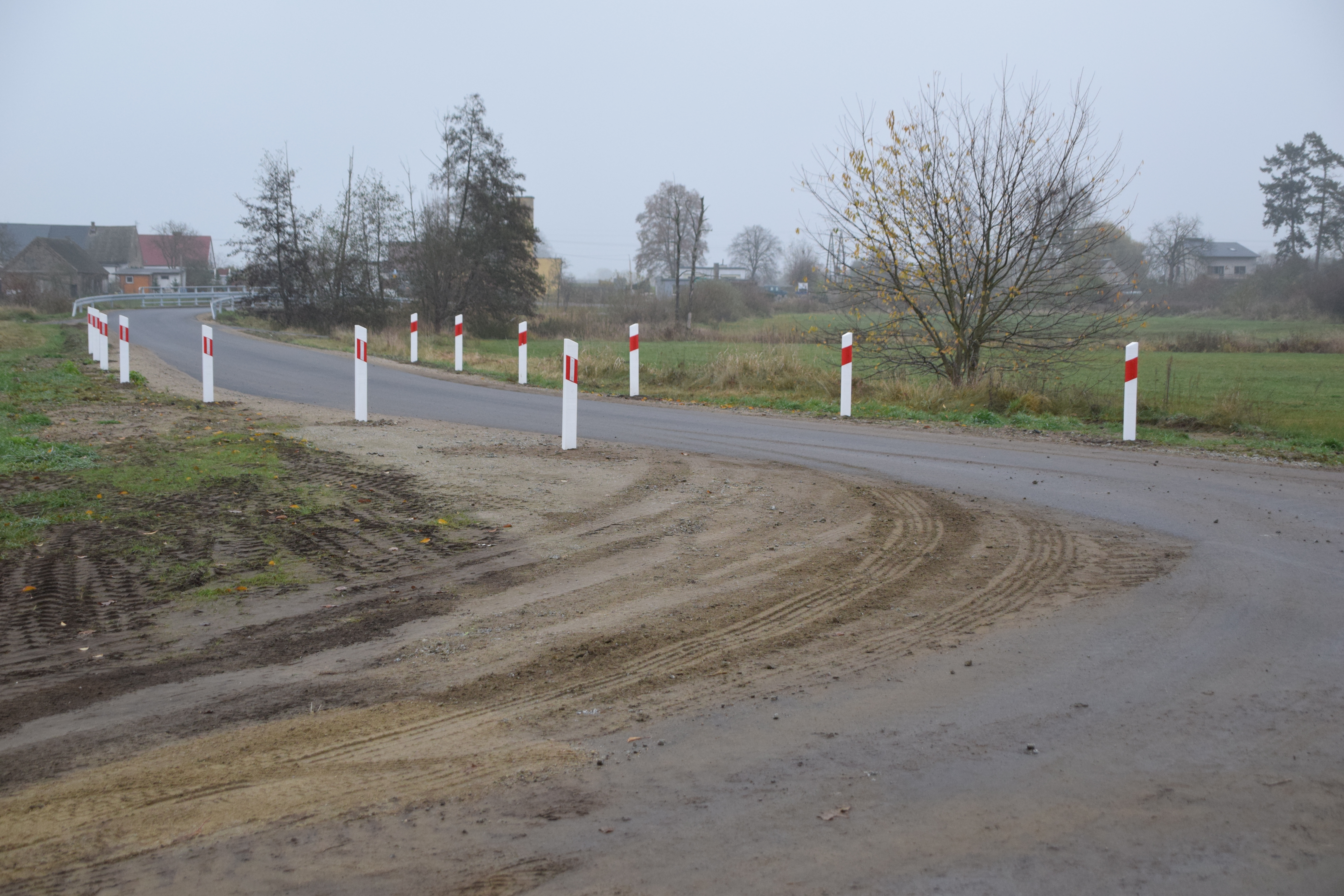 przebudowywana droga na&nbsp;odcinku Wiardunki-Gorzewko