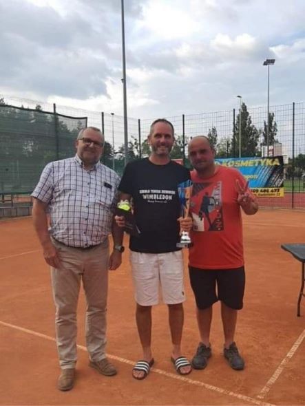 Na zdjęciu znajduje się od lewej Wójt Gminy Ryczywół Pan Henryk Szrama, zdobywca trzeciego miejsca w Turnieju o Puchar Wójta Gminy Ryczywół Pan Damian Kryg oraz Pan Dariusz Łata Na zdjęciu znajduje się od lewej Wójt Gminy Ryczywół Pan Henryk Szrama, zdobywca trzeciego miejsca w Turnieju o Puchar Wójta Gminy Ryczywół Pan Damian Kryg oraz Pan Dariusz Łata