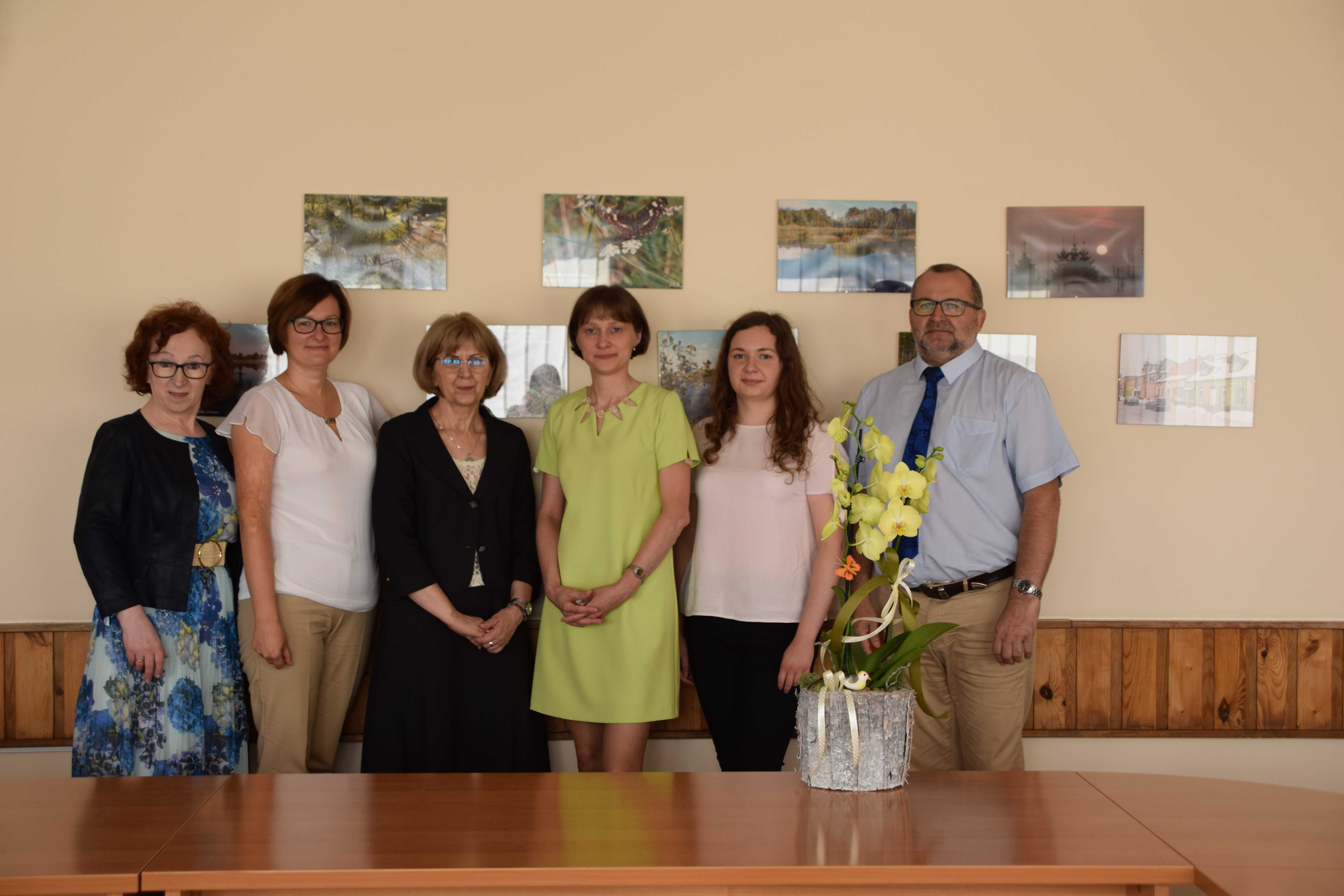 Na zdjęciu znajdują się: Sekretarz Gminy p. Janina Feldmann, Skarbnik Gminy p. Agnieszka Kostyk, Lucyna Machejek,Kierownik Referatu finansowego p. Anna Wenz, Katarzyna Gumna, Wójt Gminy Ryczywół p. Henryk Szrama
