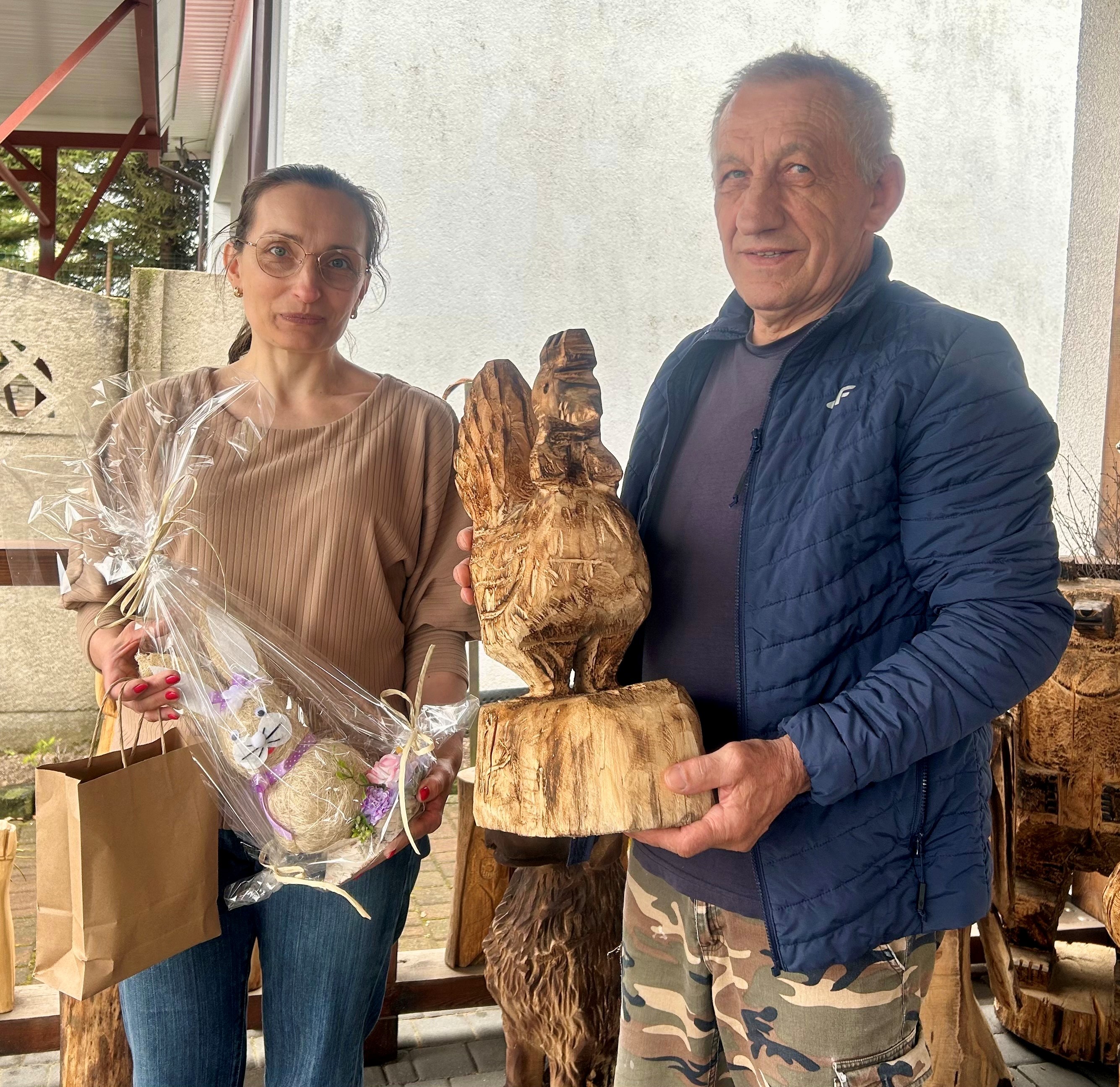 Pani Renata Świderska oraz&nbsp;Pan Krzysztof Wiśniewski podczas wręczenia nagr&oacute;d.