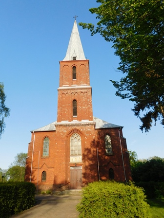 na zdjęciu widoczny jest budynek dawnego kościóła w Ludomach pw. św. Jana Chrzciciela w Ludomach