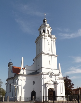 na zdjęciu widoczny jest budynek w Ryczywole pw. św. Mikołaja w Ryczywole