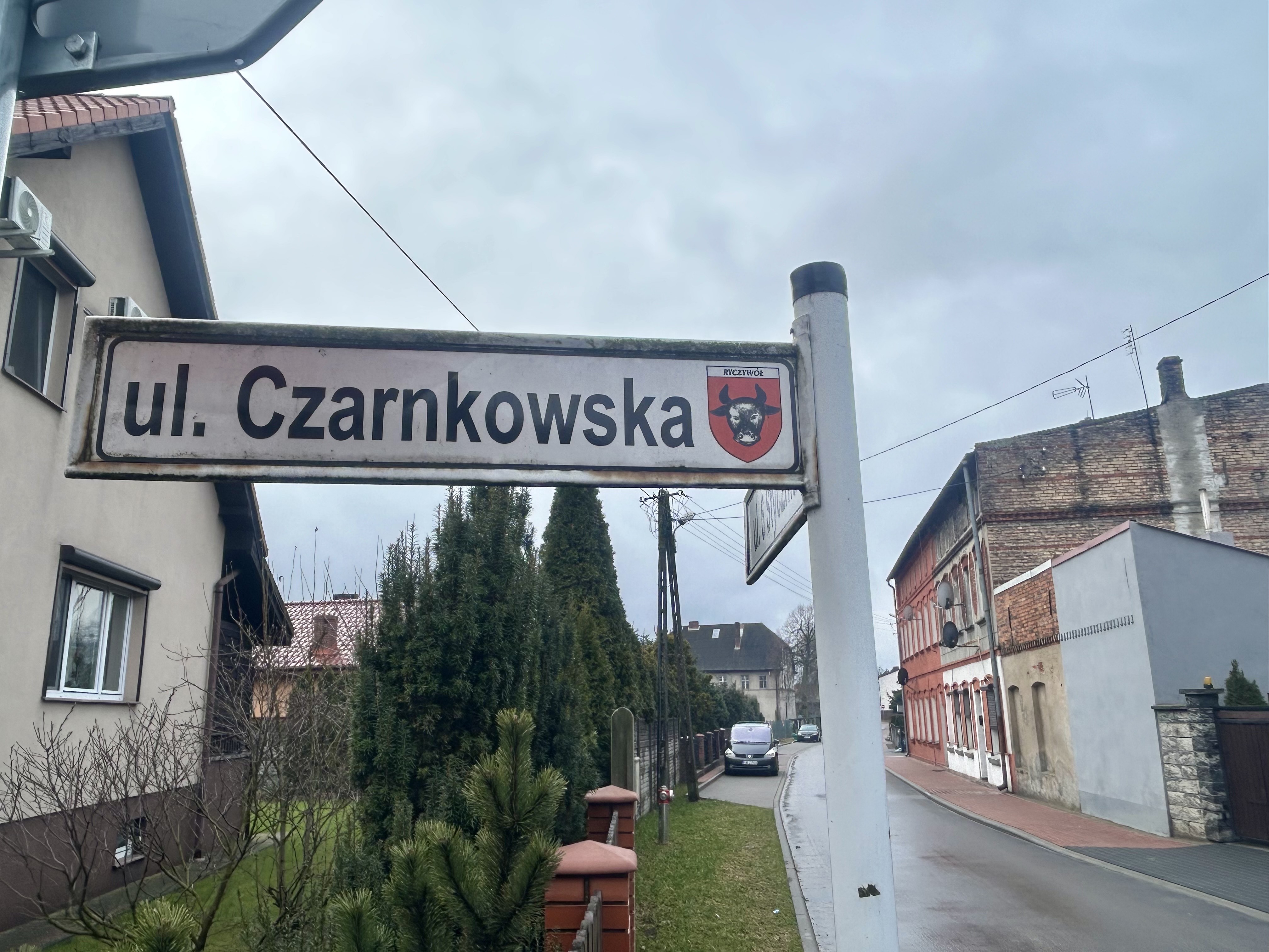 Zdjęcie przedstawia znak ulicy Czarnkowskiej