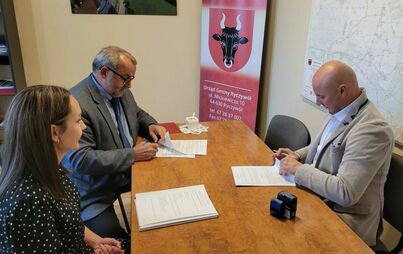 Zdjęcie do Podpisanie umowy na remont odcinka drogi nr 273521P Wiardunki-RSP