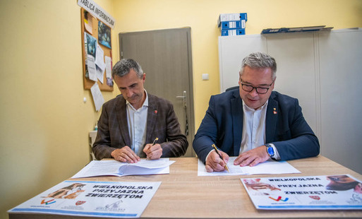 Zdjęcie przedstawia członka Zarządu Województwa Wielkopolskiego -Pana Jacka Bogusławskiego wraz z Wójtem Gminy Ryczywół - Panem Romanem Trzęsimiechem. 